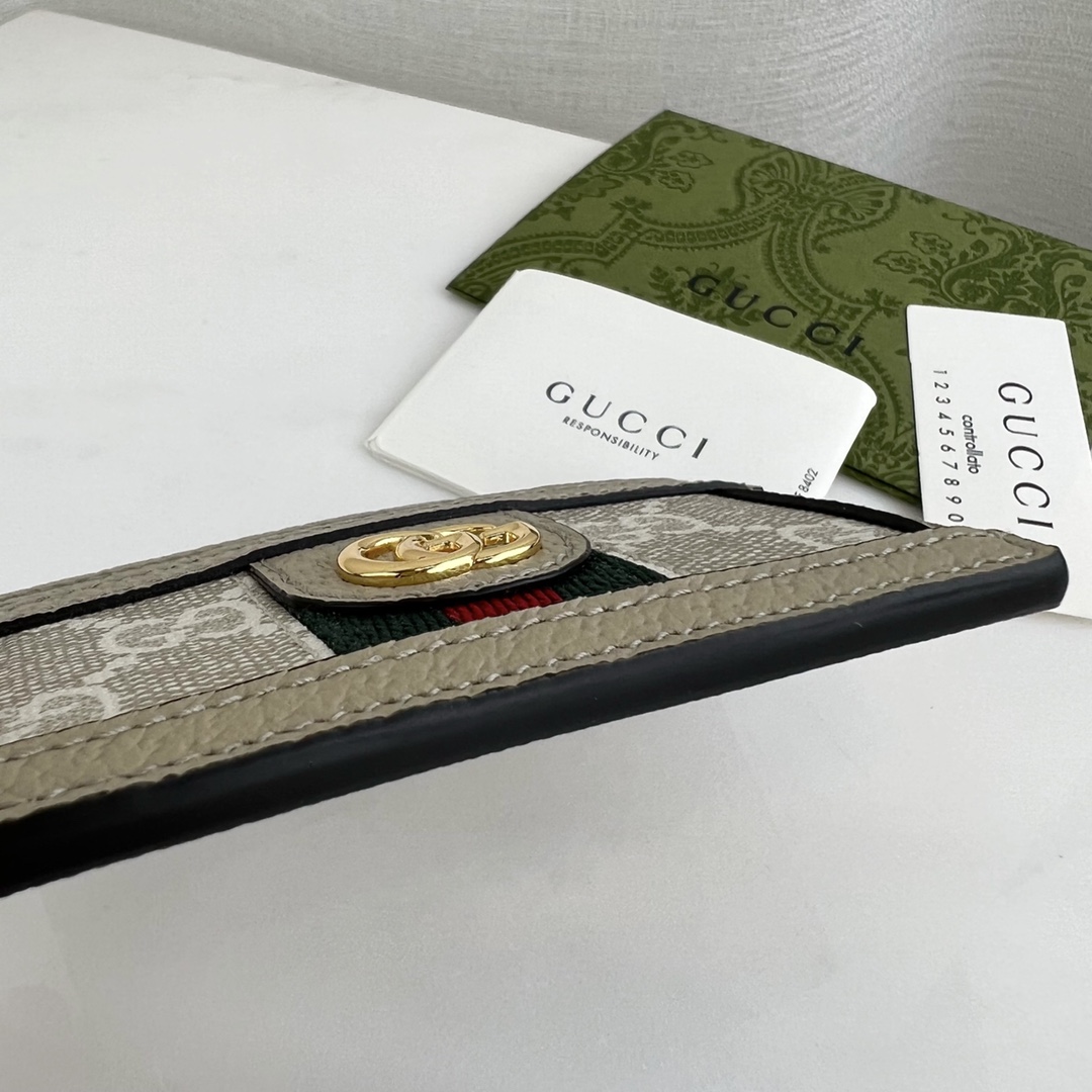 G*u*i wallet-10*7.5cm