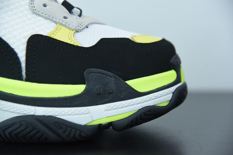 Ba*len*cia*ga triple s