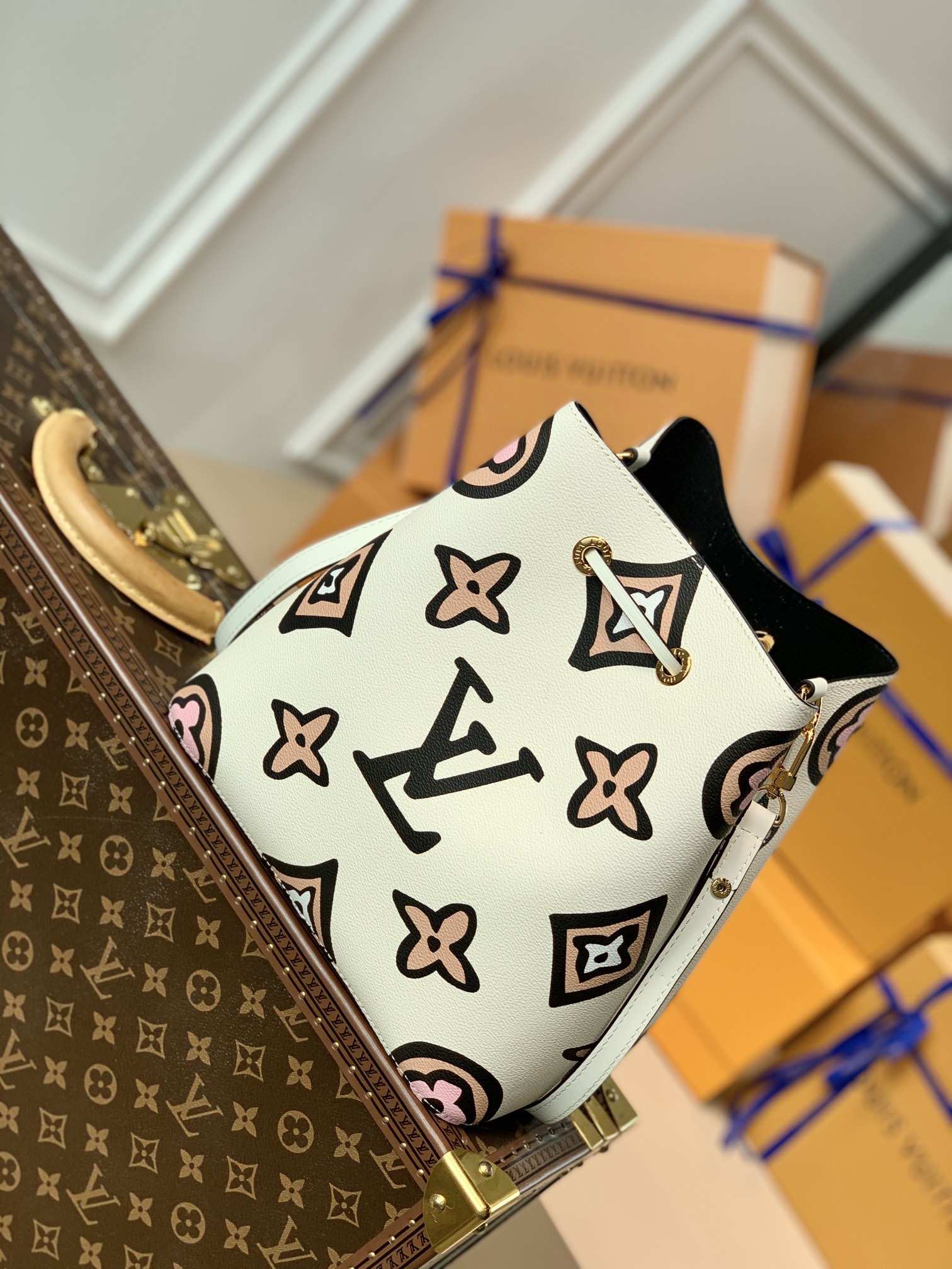 l0*is V*t0n wild at heart néonoé bucket bag -26x22x27cm