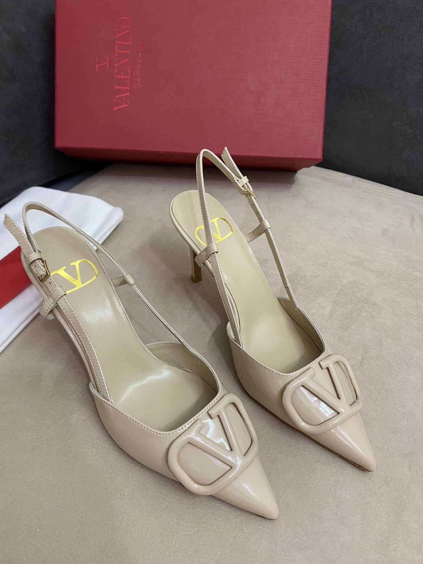 Va1e*ntin0 heels