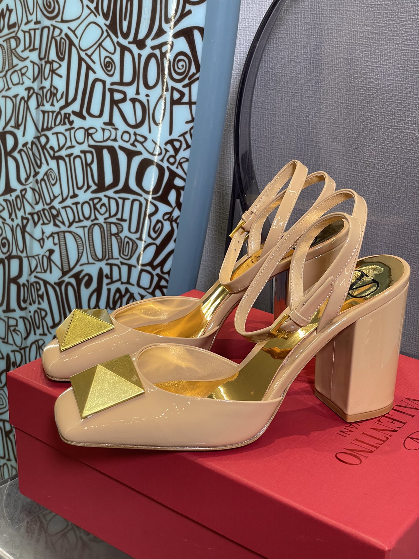 Va1e*ntin0 2022ss heels