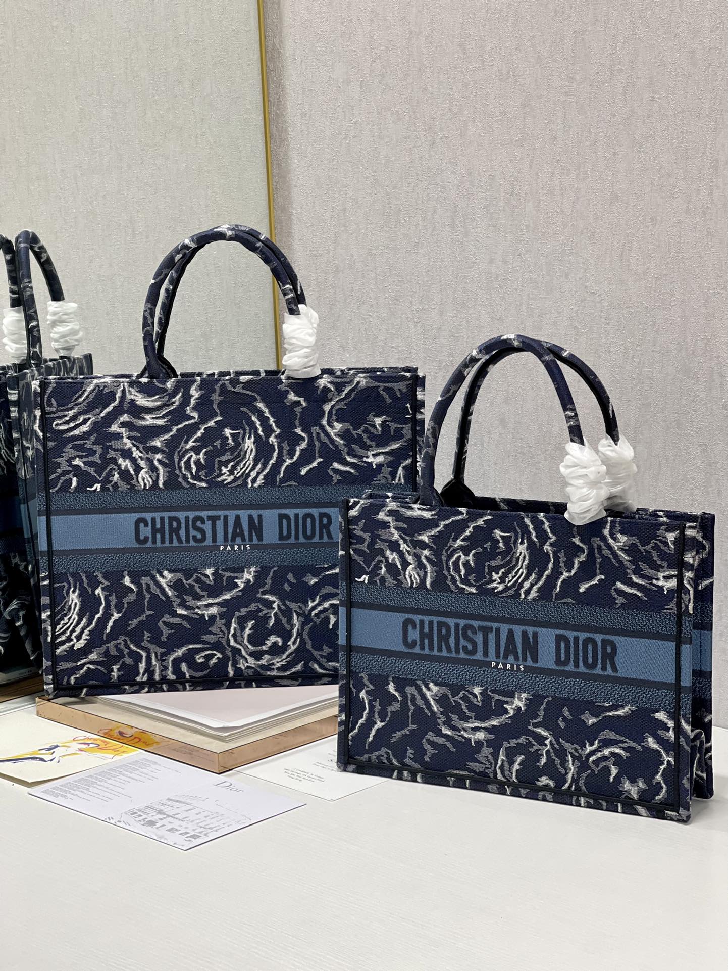D*or book tote