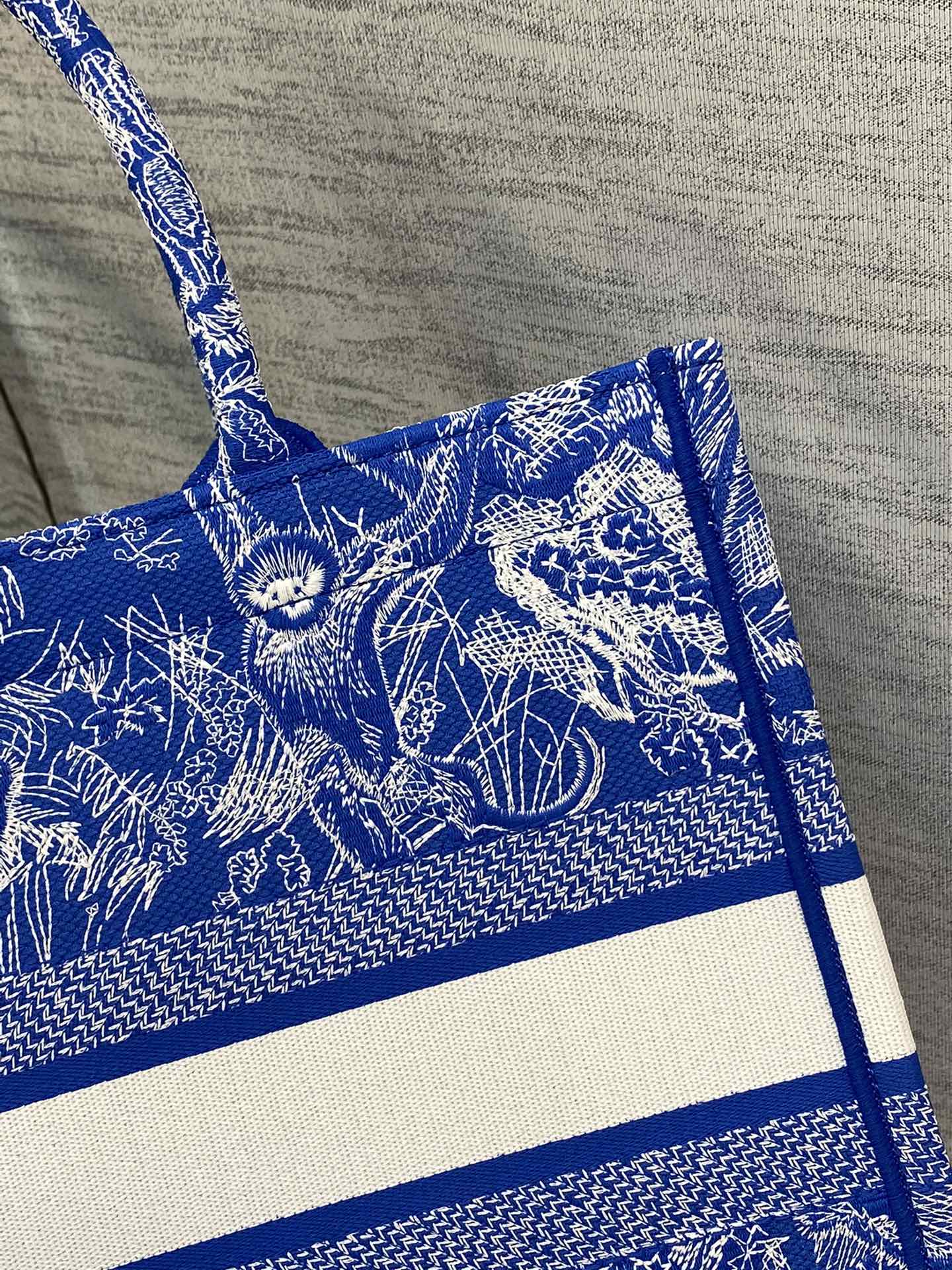 D*or small book tote-36.5cm