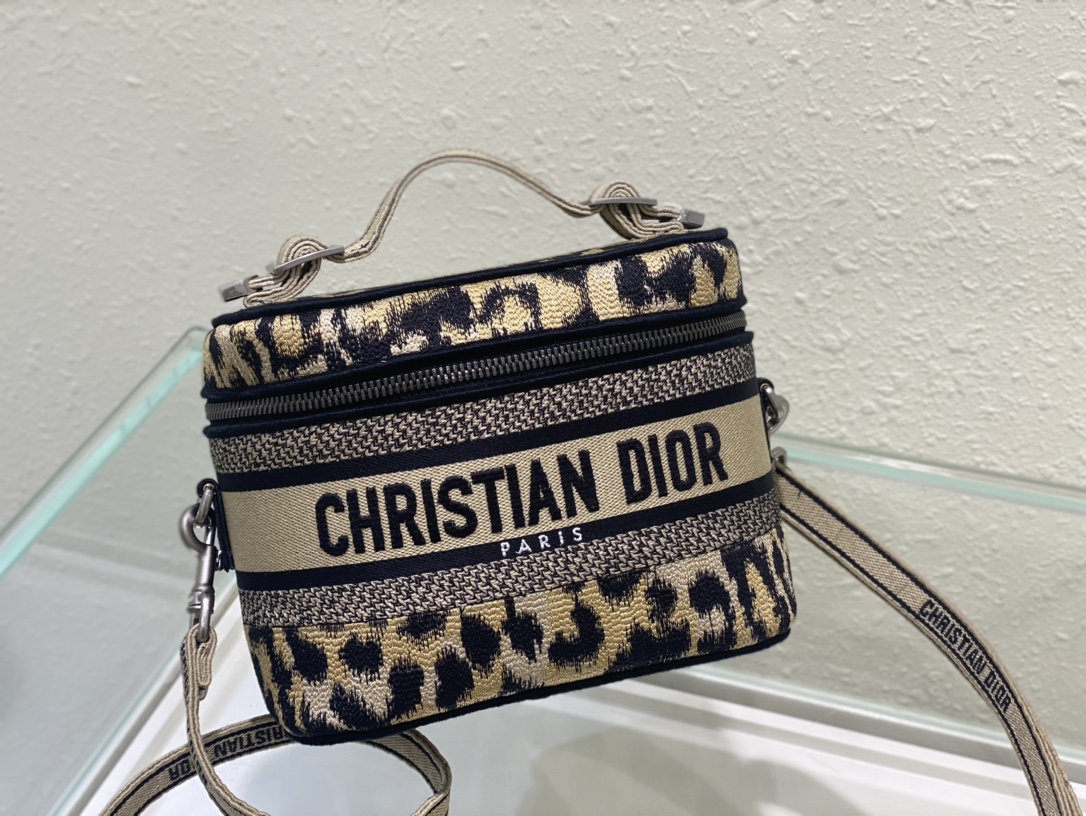 D*or cosmetic bag-18*.5*13*10.5cm