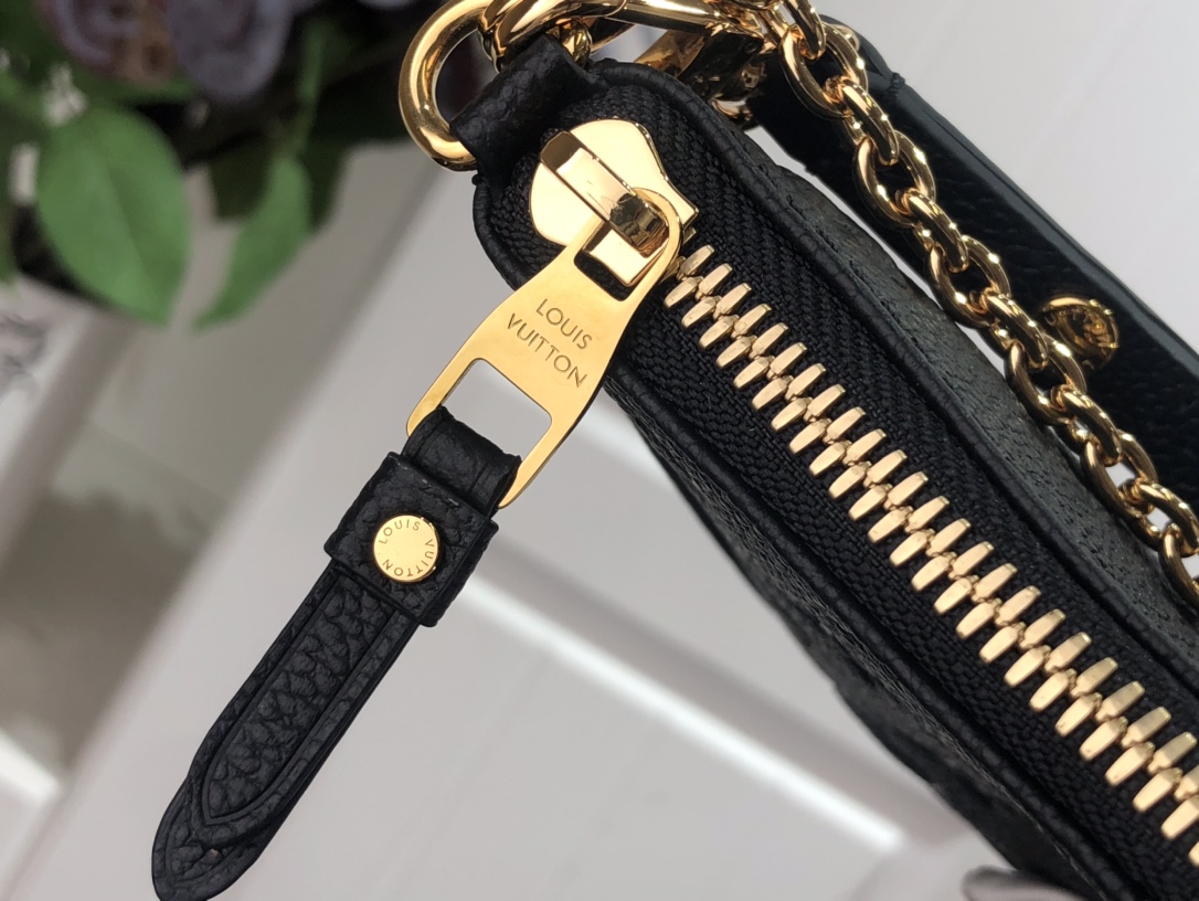 l0*is V*t0n easy pouch on strap-19x11.5x3cm
