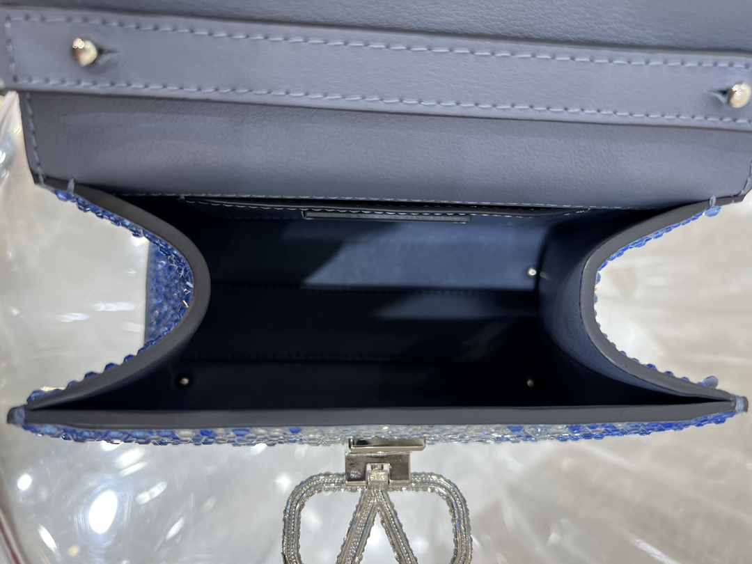 Va1e*ntin0 vlogo signature chain bag-19*13*9cm