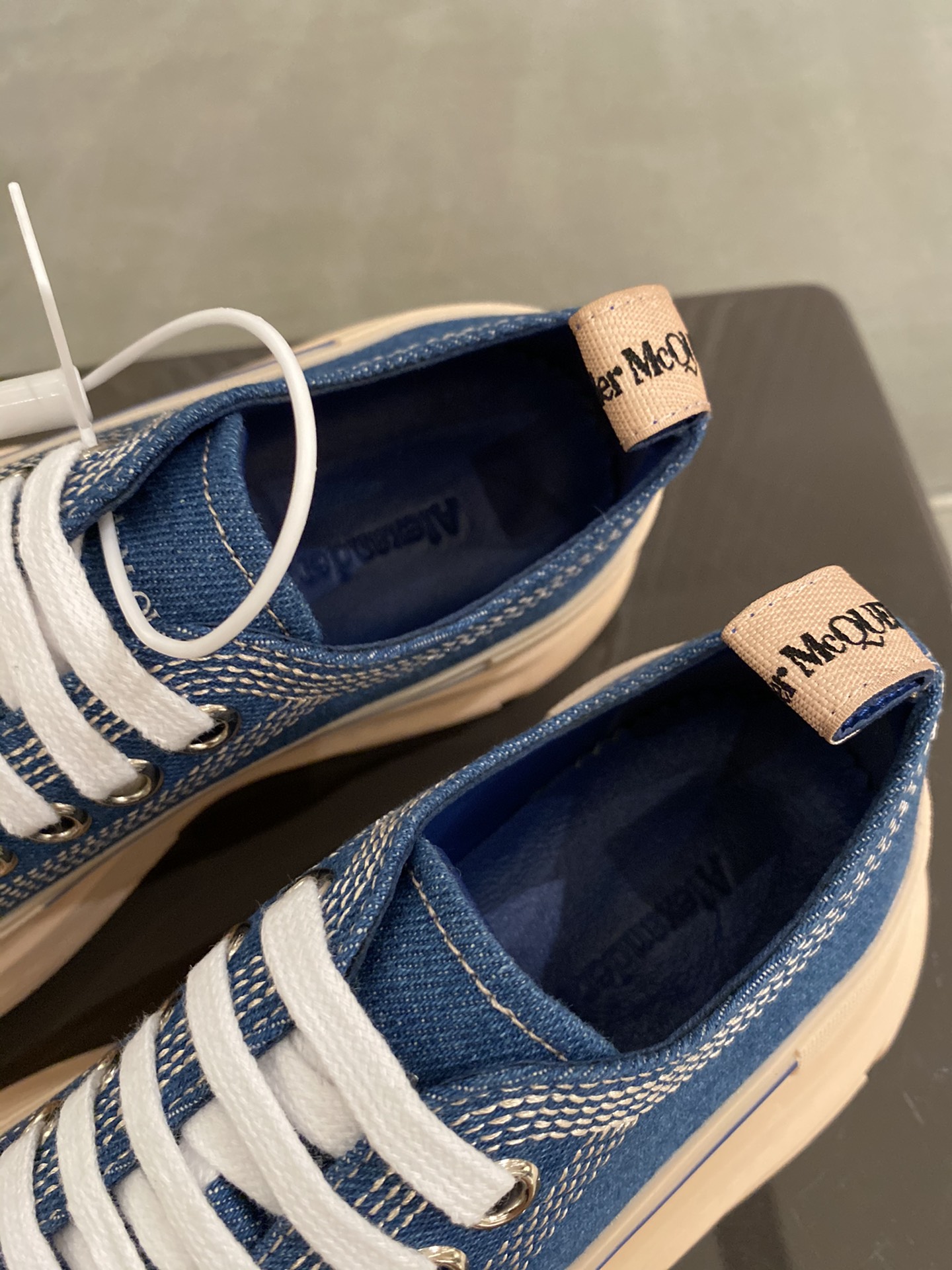 A1exa*der m*q*en sports shoes