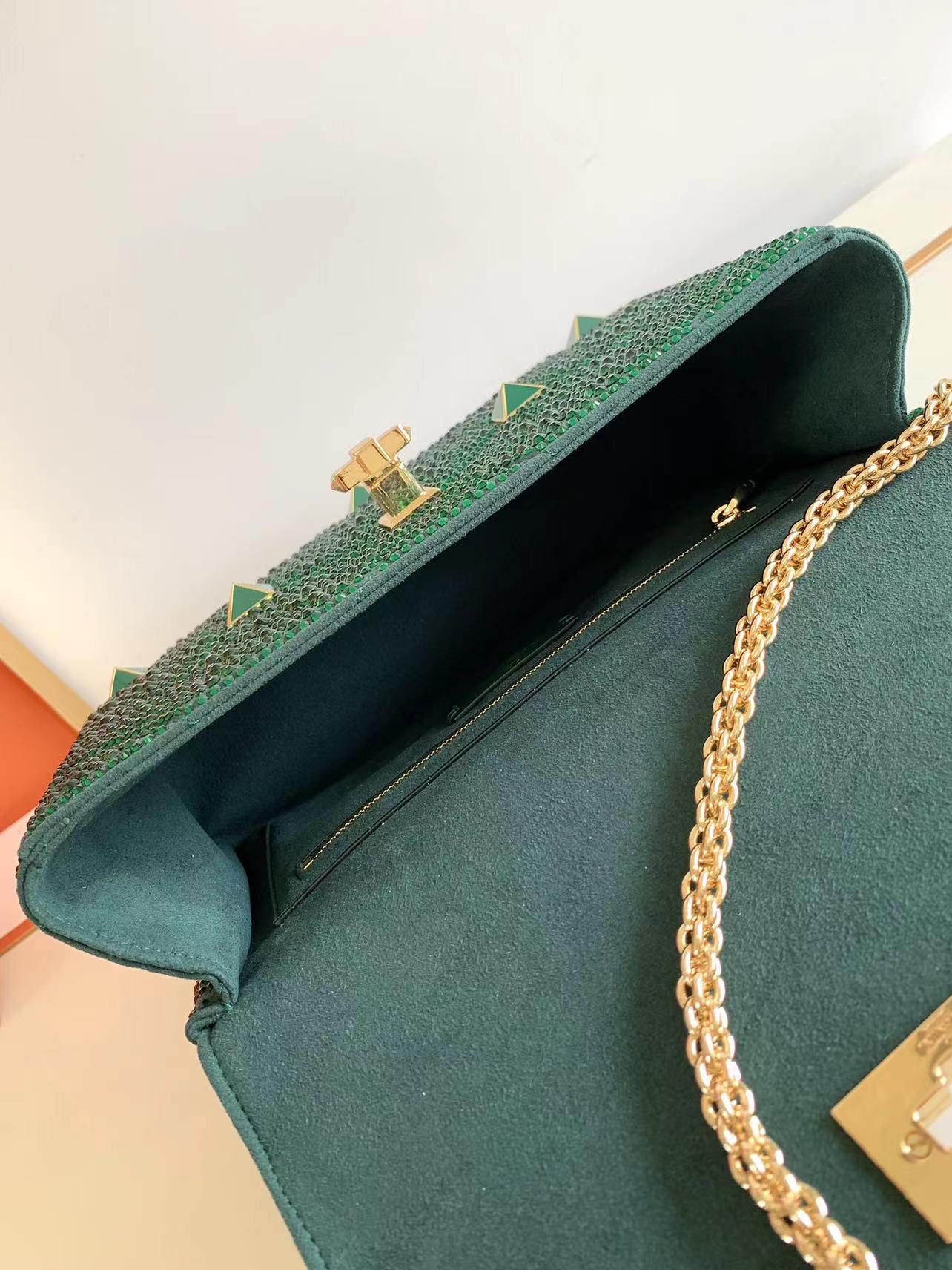 Va1e*ntin0 roman stud the soulder bag in nappa with chain-26x16x8cm