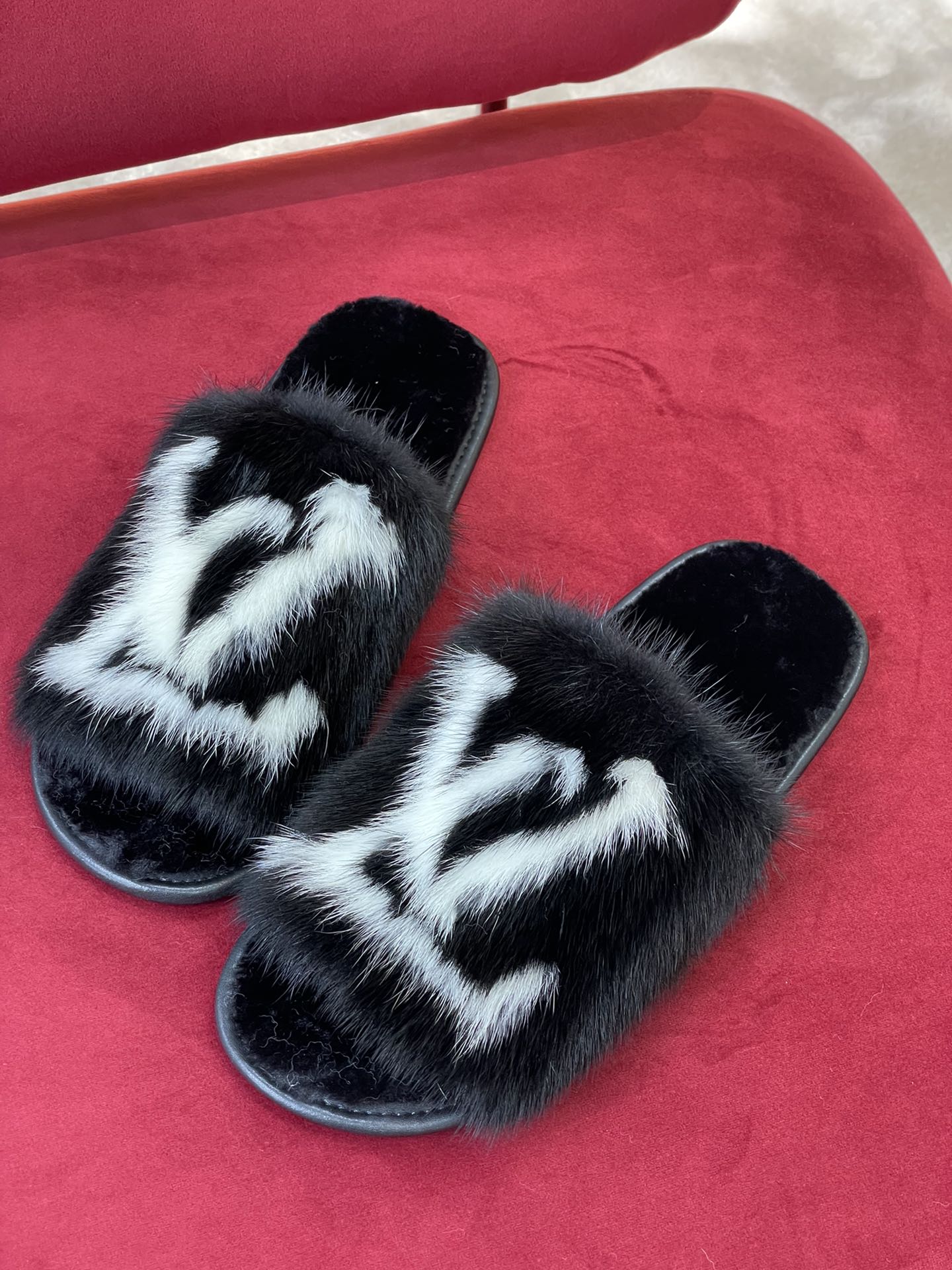 l0*is V*t0n sandals