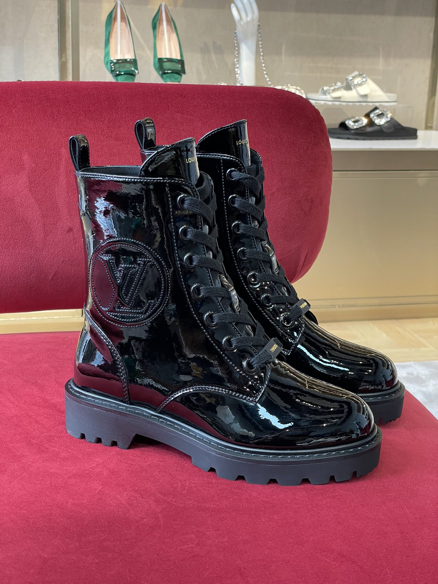 l0*is V*t0n boots