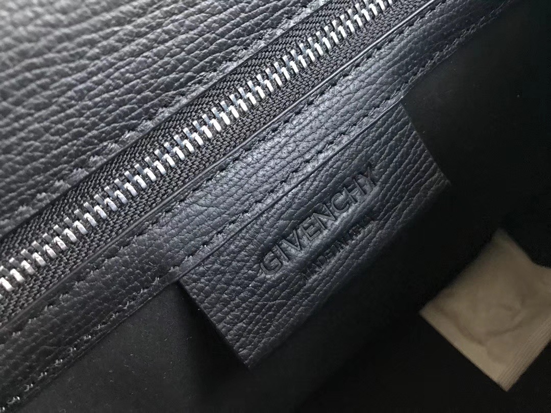 g1uenchy P*nd0ra bag-18cm