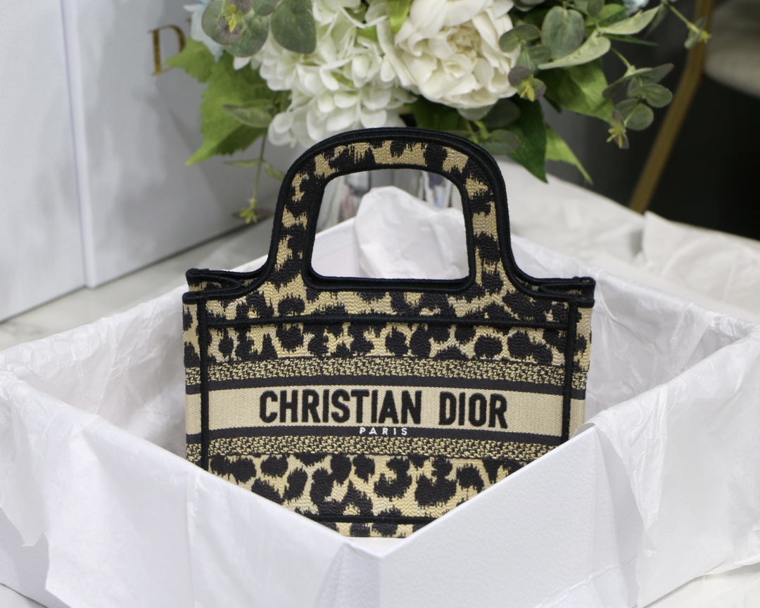 D*or mini book tote-23*17*7cm