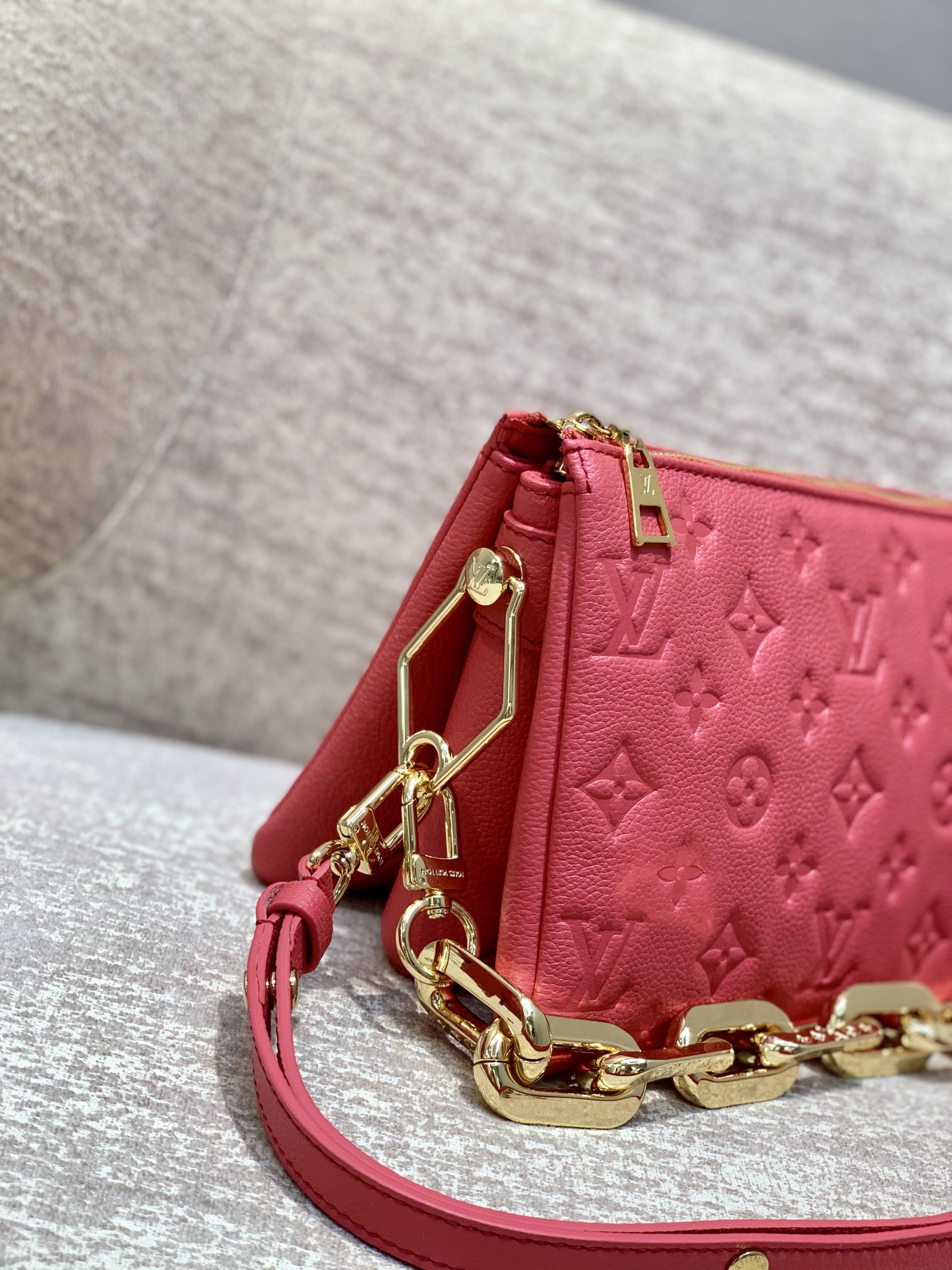l0*is V*t0n coussin bb bag-21*16*7 cm