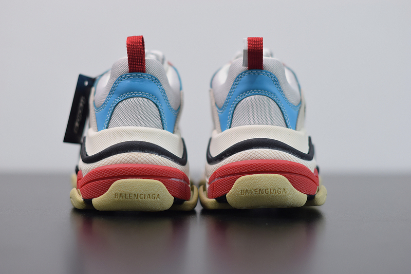 Ba*len*cia*ga triple s