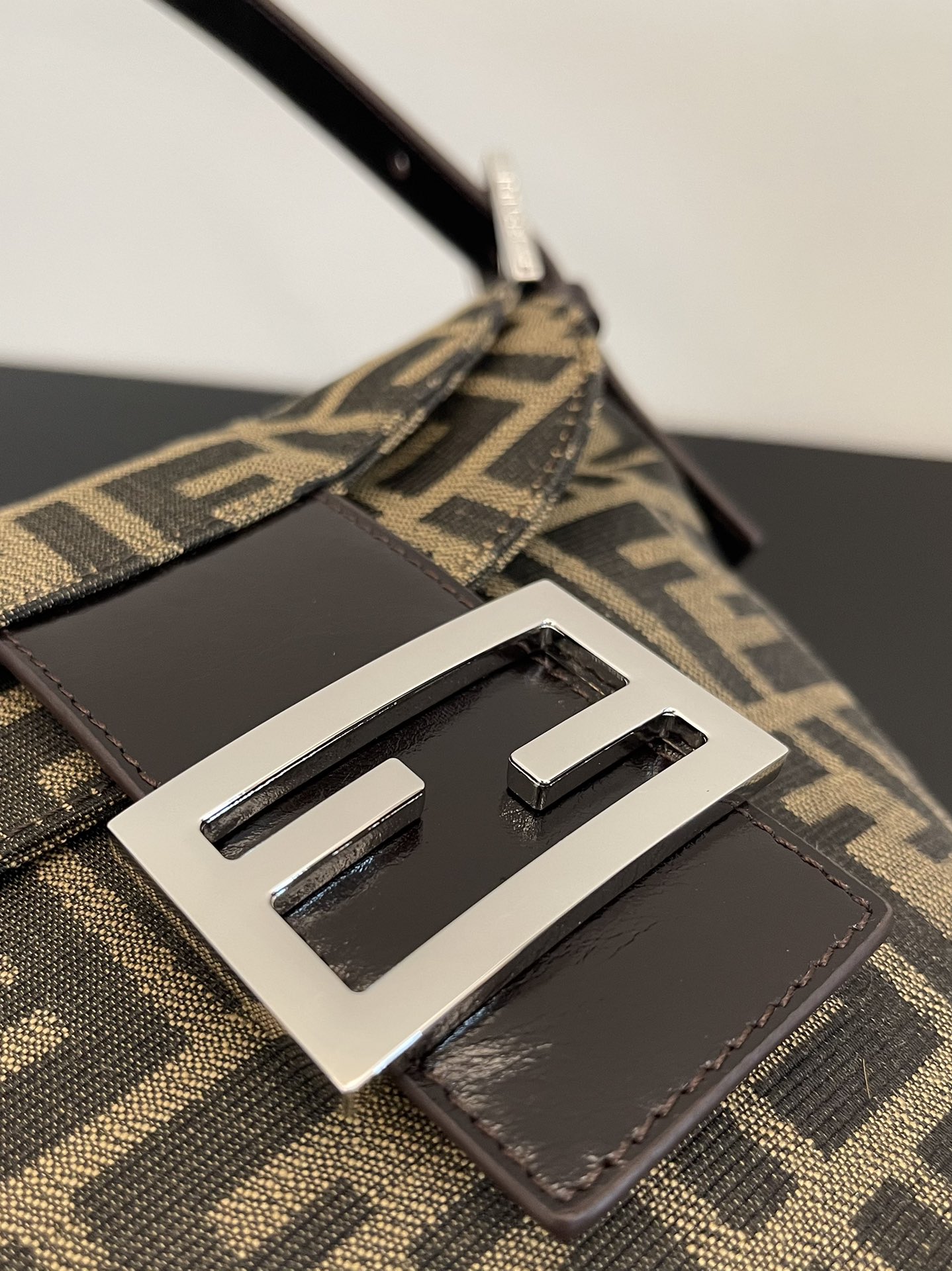 F**di small bag-14x10x21cm