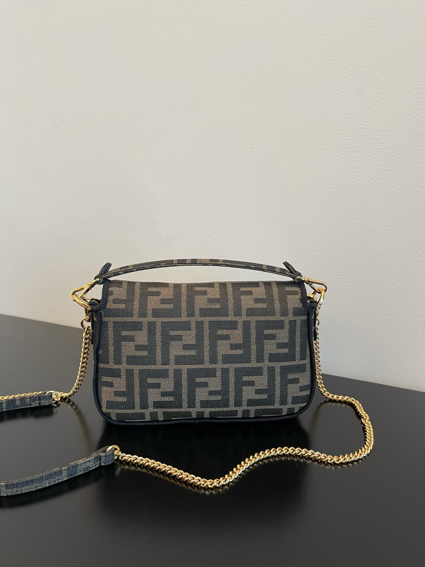 F**di small baguette bag-20x15x9cm