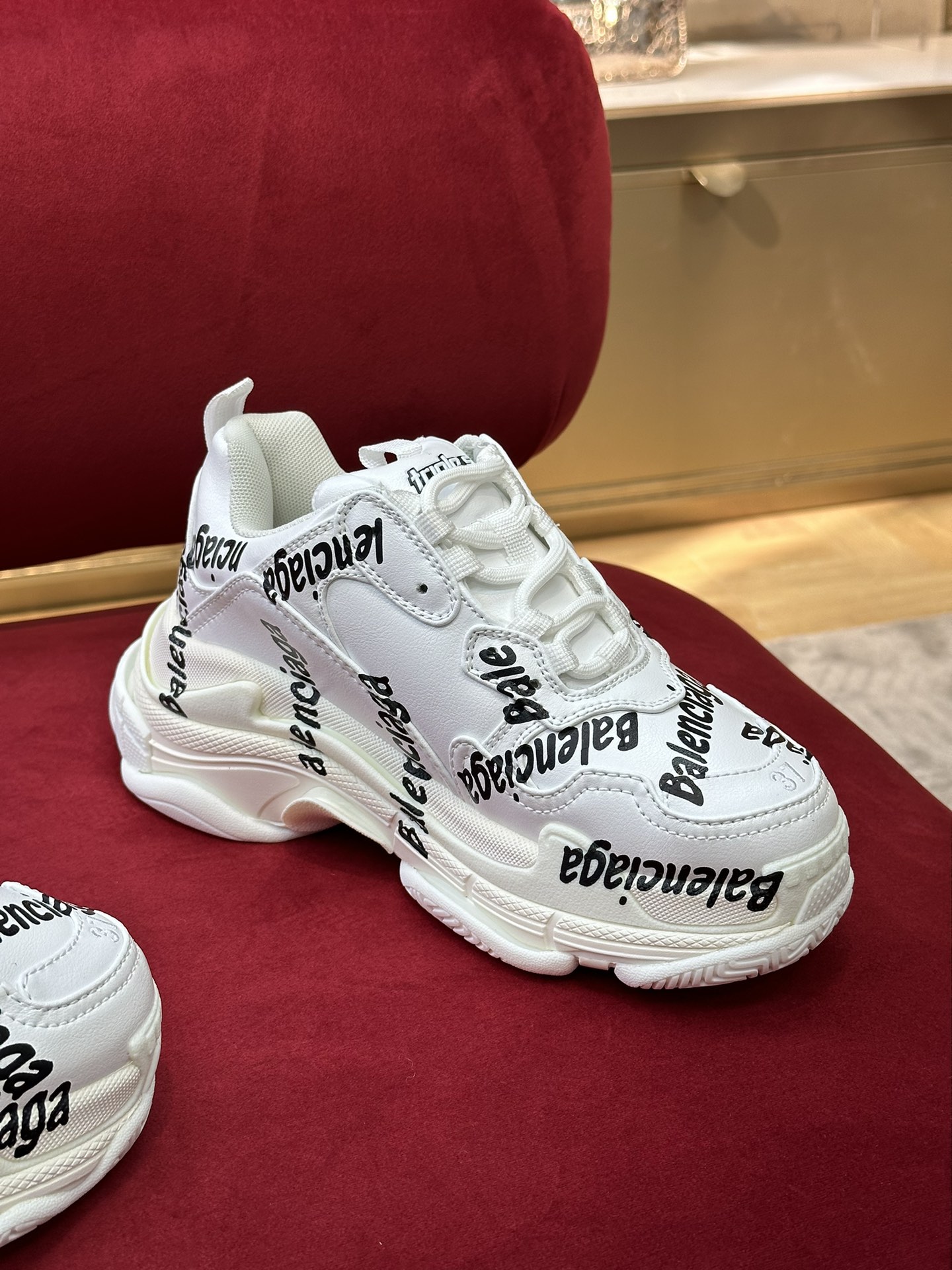 Ba*len*cia*ga sneaker