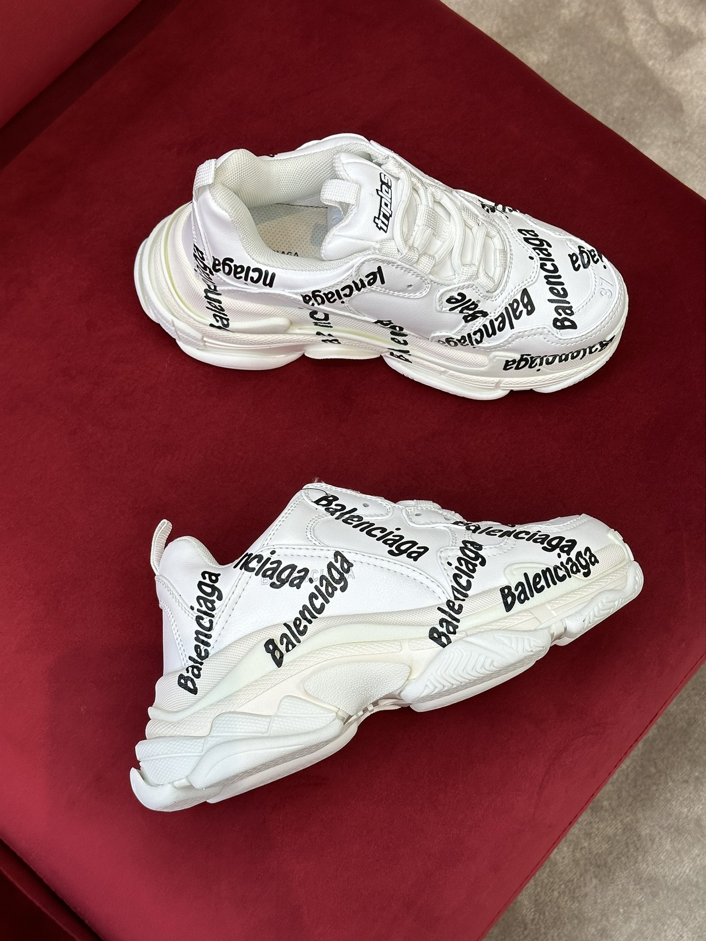 Ba*len*cia*ga sneaker