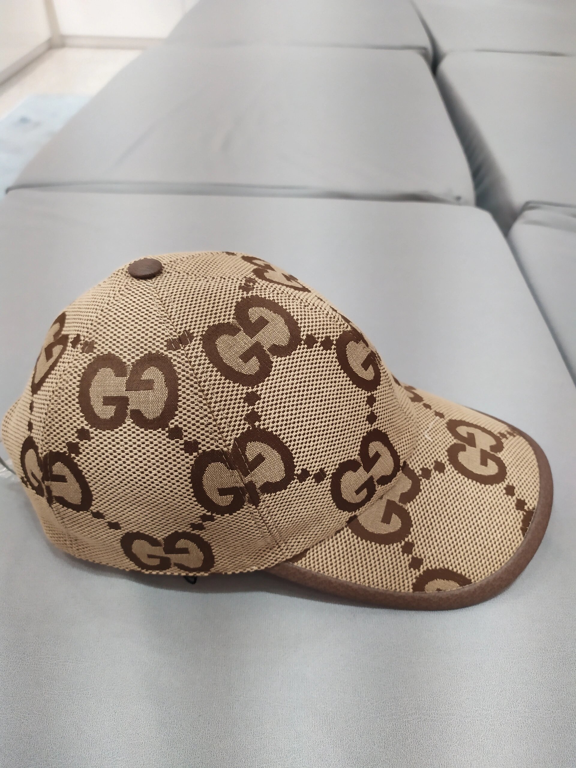 G*u*i hats