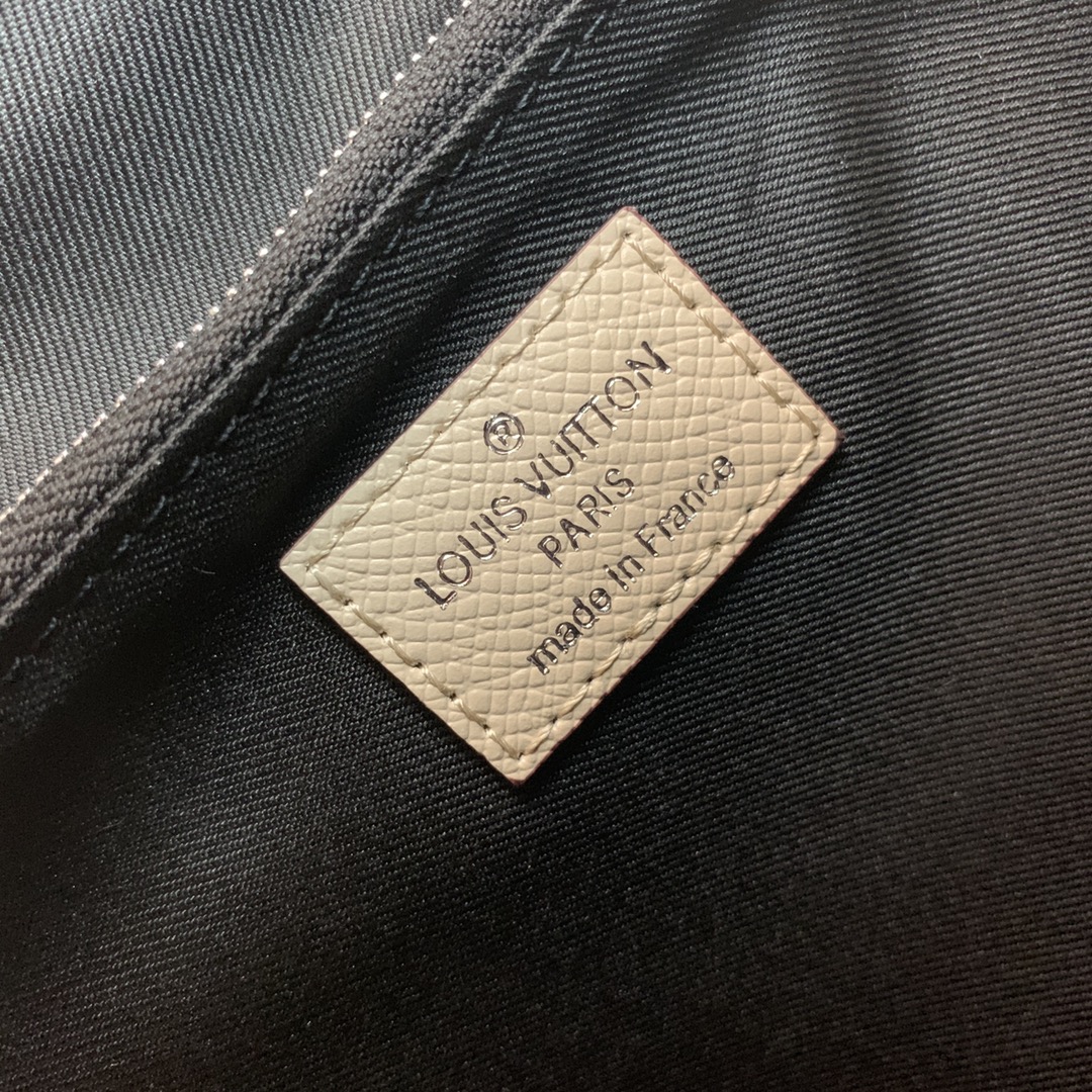 LV New Flap-M30807-28.3 x 18.3 x 4.3CM