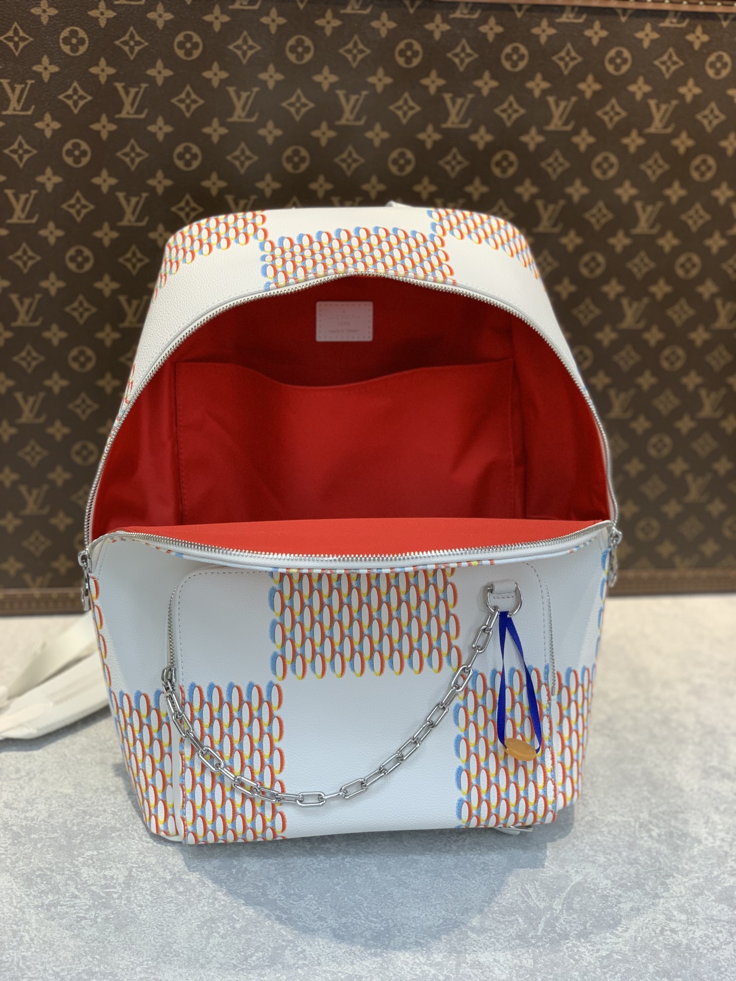 l0*is V*t0n racer backpsck-33*41*18cm