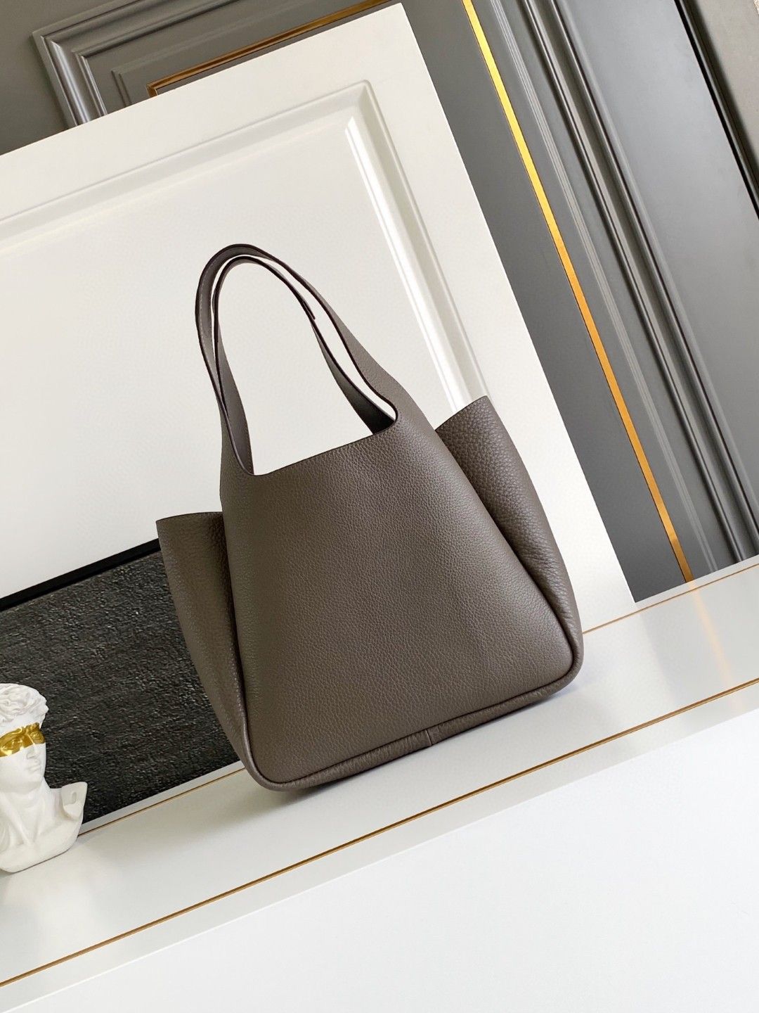 Pra*a kleine tote bag aus leder-25*21.5*14cm