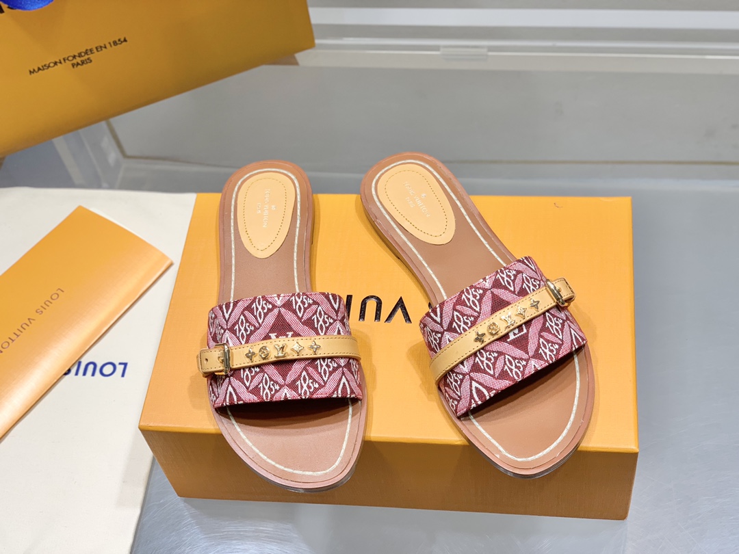 l0*is V*t0n slippers