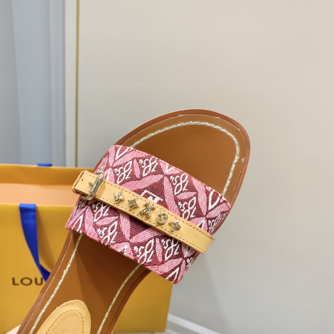 l0*is V*t0n slippers