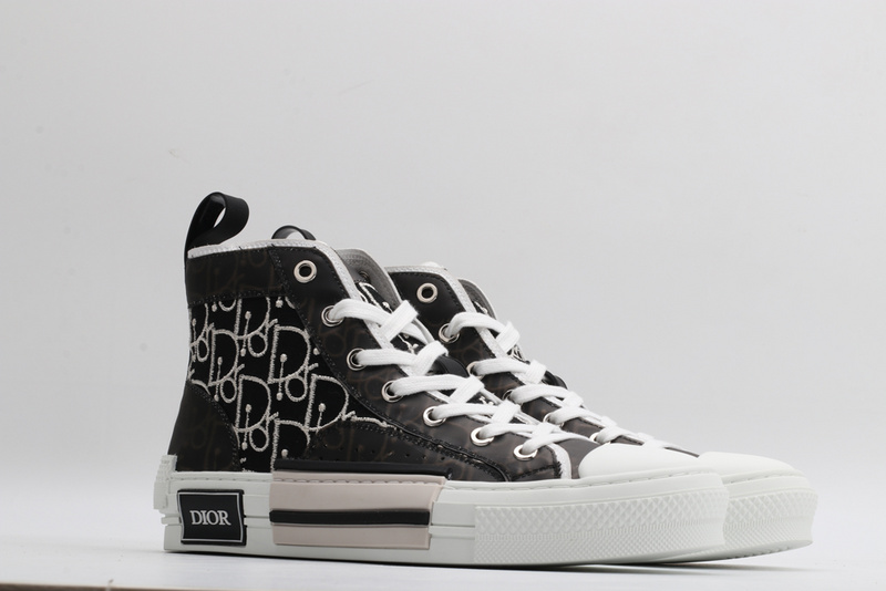 D*or high-top sneakers