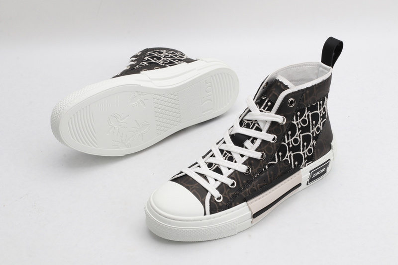 D*or high-top sneakers
