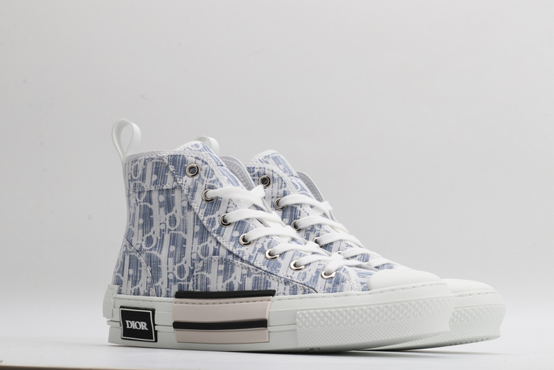 D*or high-top sneakers