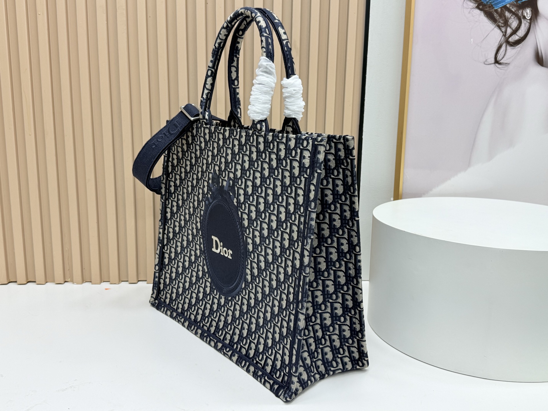 Diro Book Tote