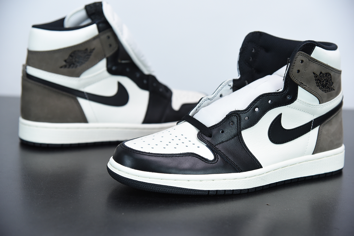 AIR JORDAN 1 HIGH OG “DARK MOCHA” 555088-105