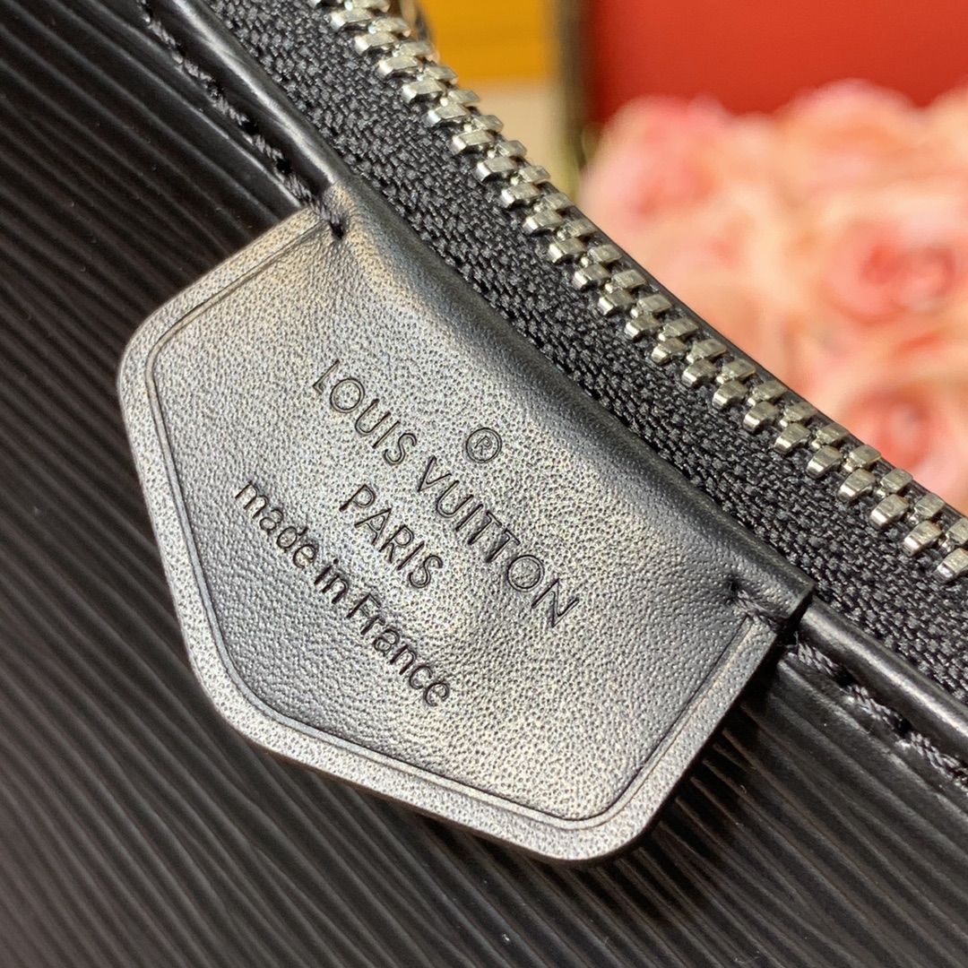 l0*is V*t0n easy pouch on strap-19*11.5*3cm