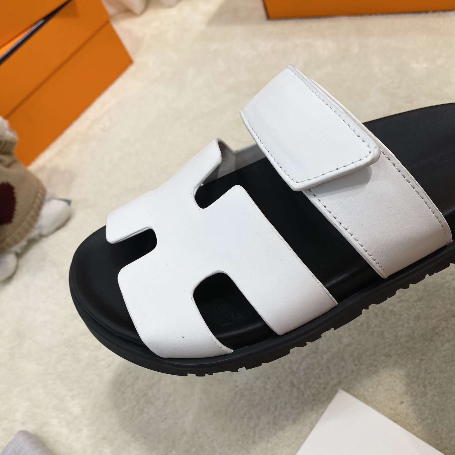 H**mes sandals