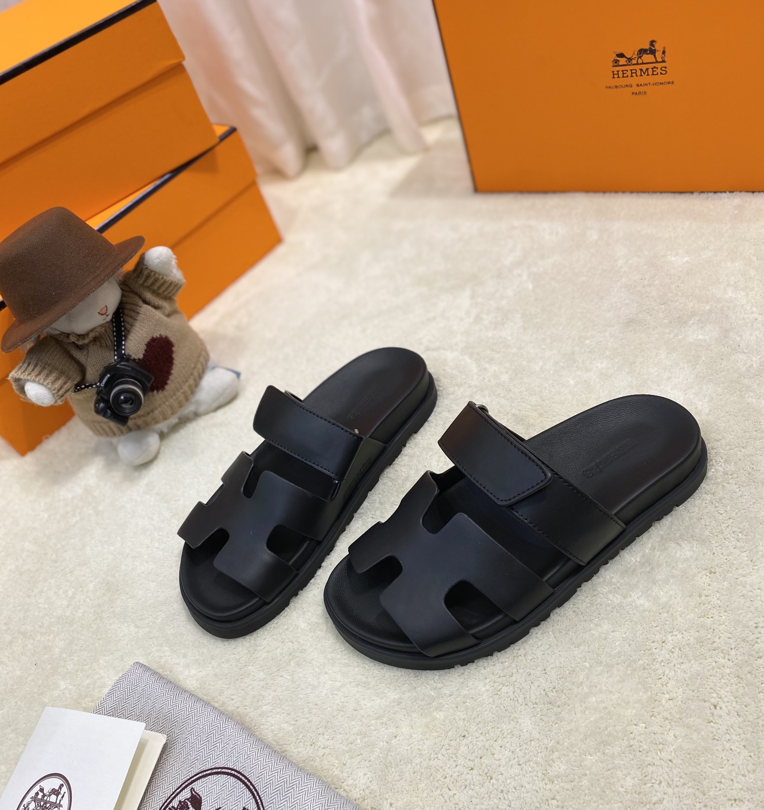 H**mes sandals