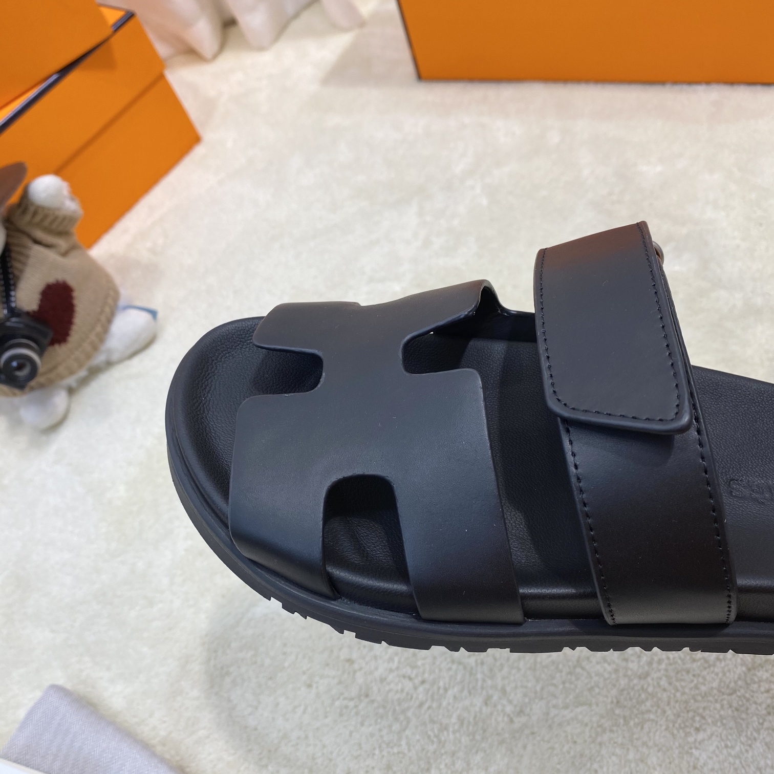 H**mes sandals