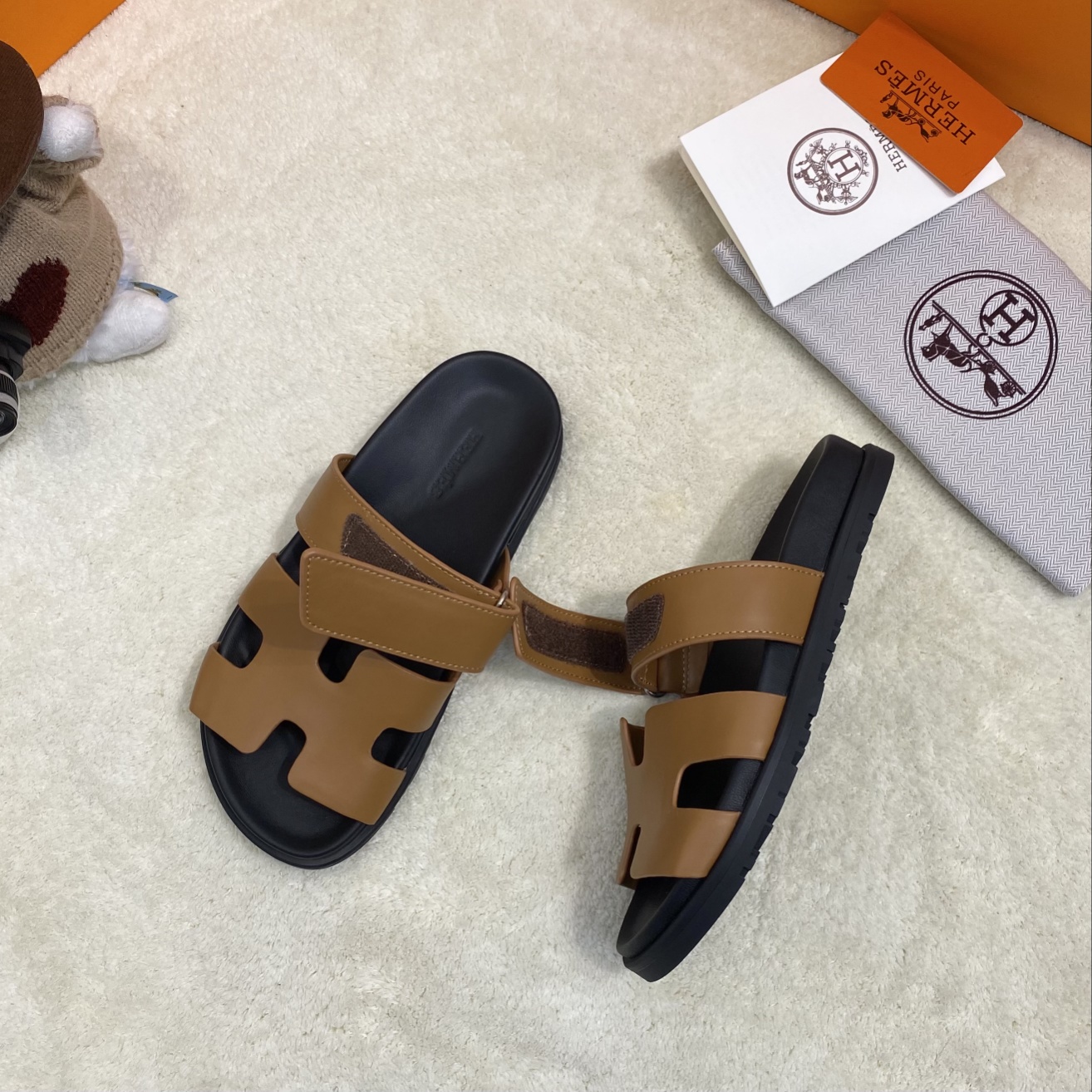 H**mes sandals