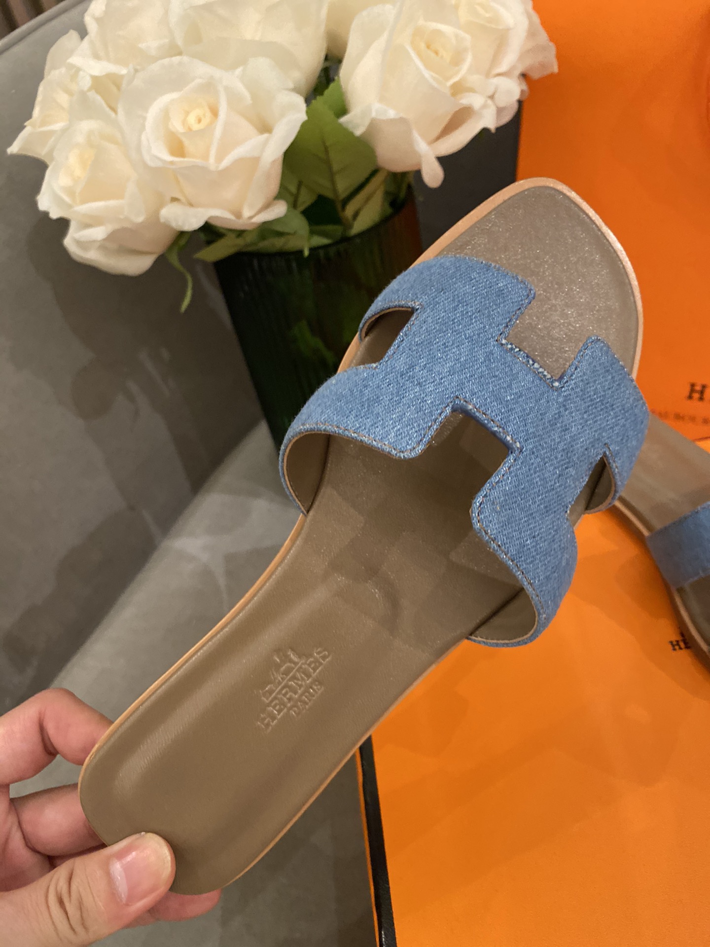 H**mes slippers