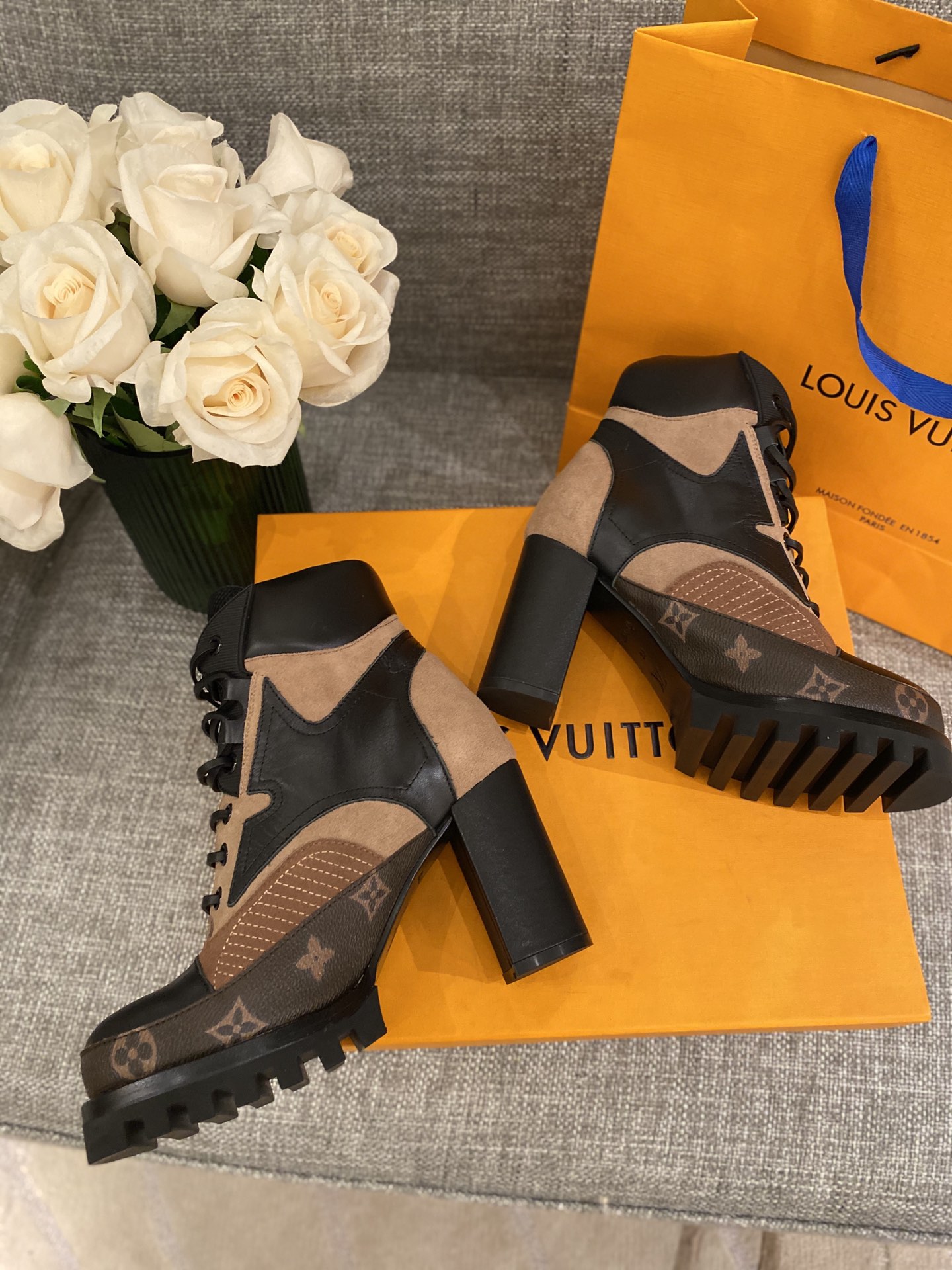 l0*is V*t0n boots