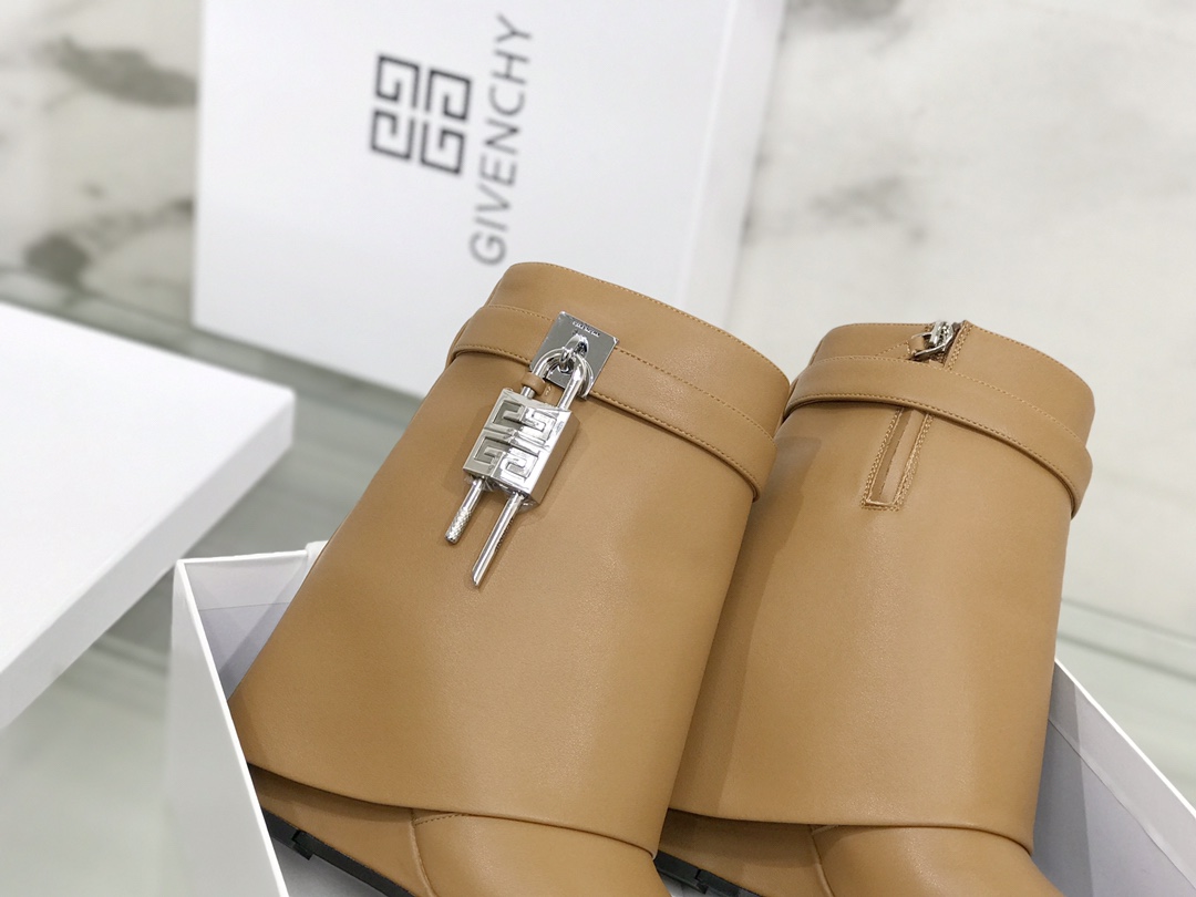 G1uenchy boots(eu35-42)