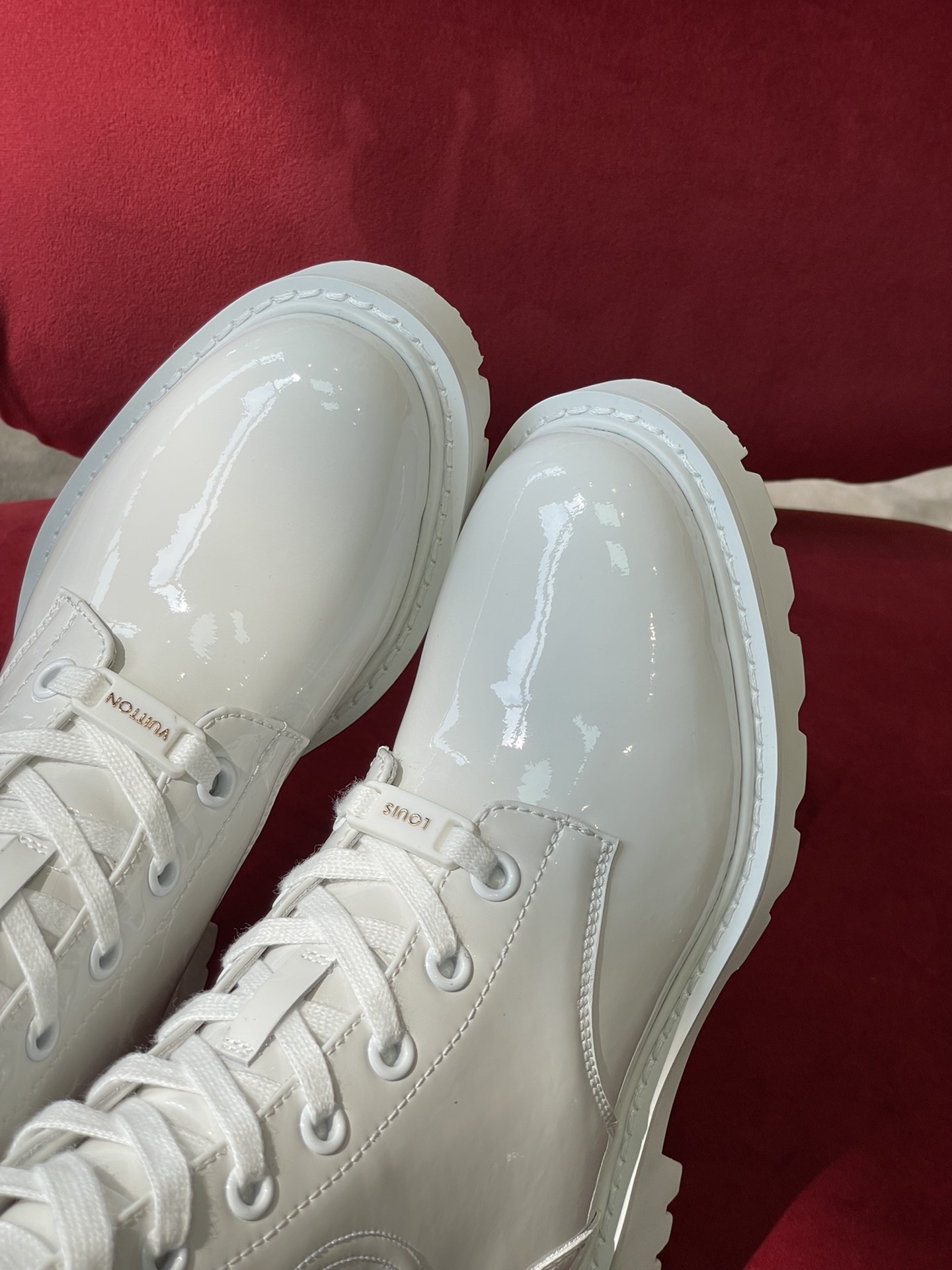l0*is V*t0n boots