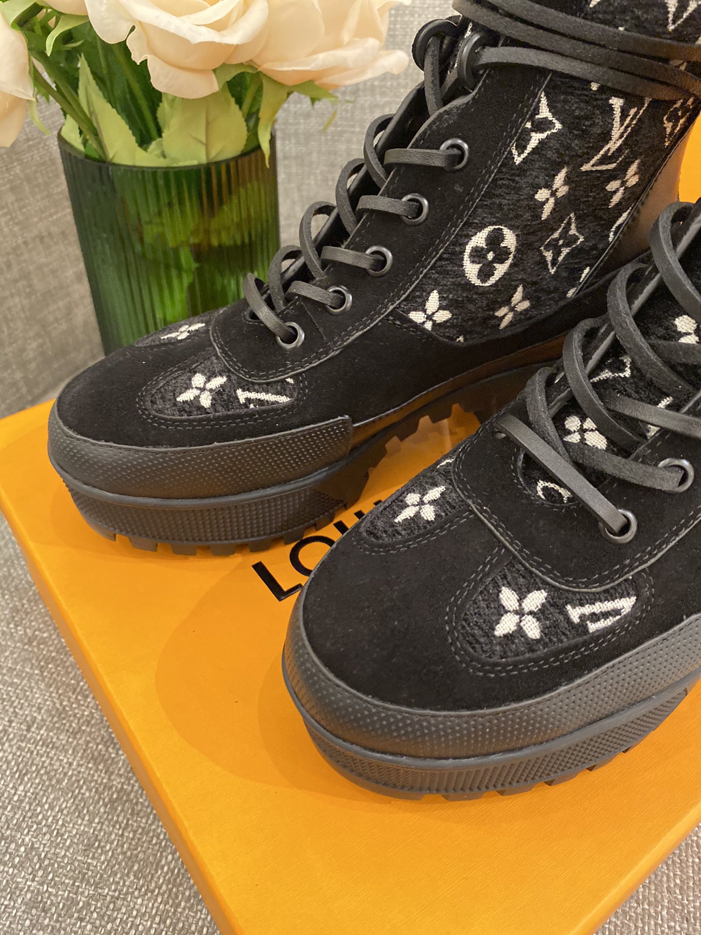 l0*is V*t0n boots