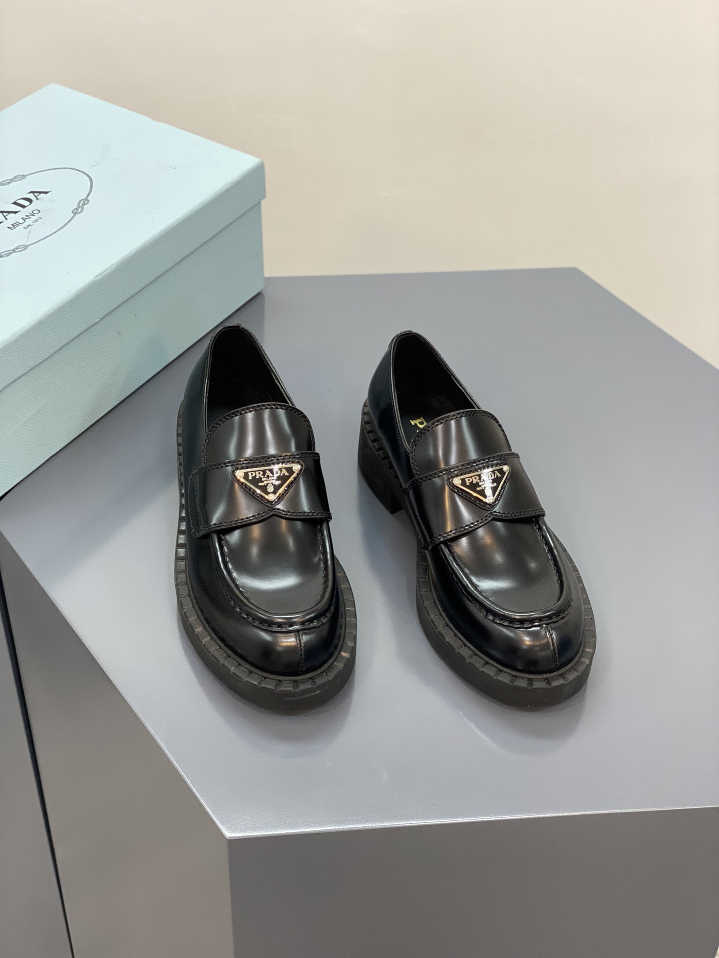 Pra*a loafers 2022ss