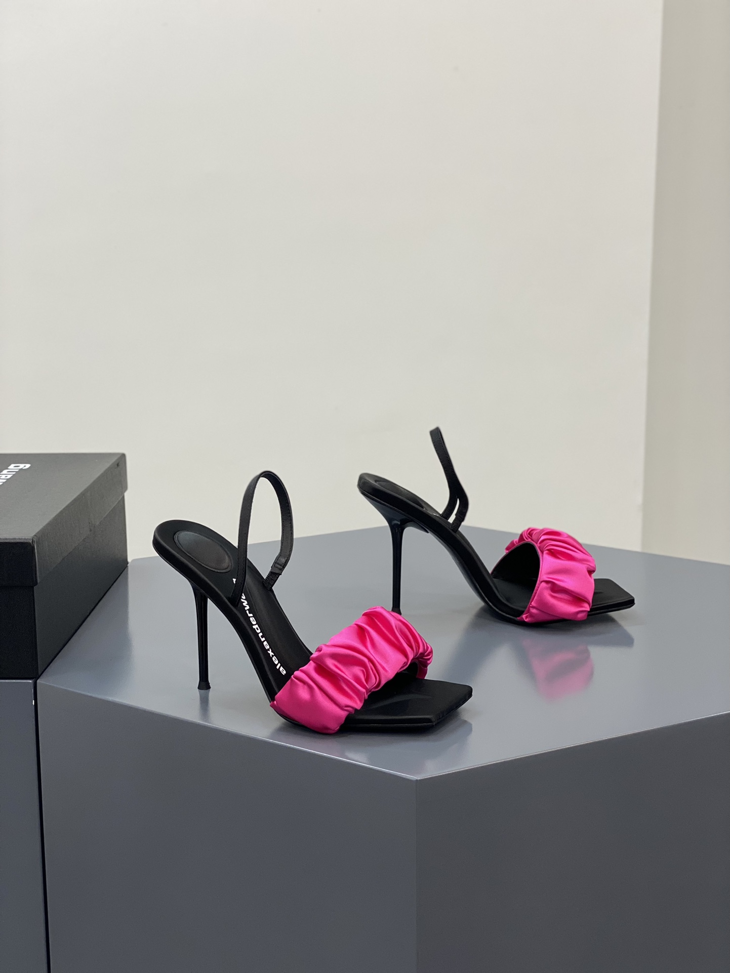 A1exa*der heels