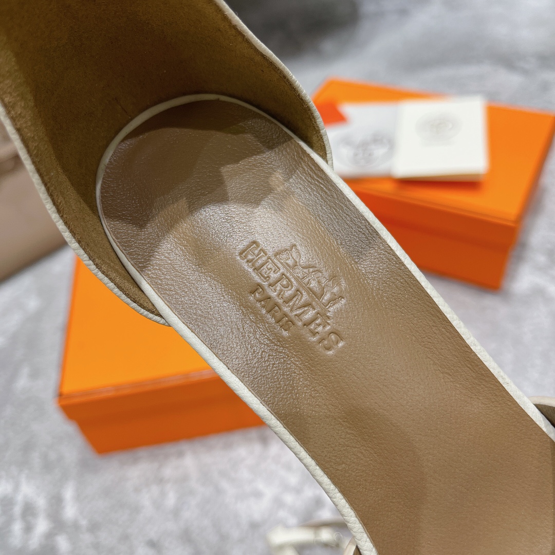 H**mes sandals