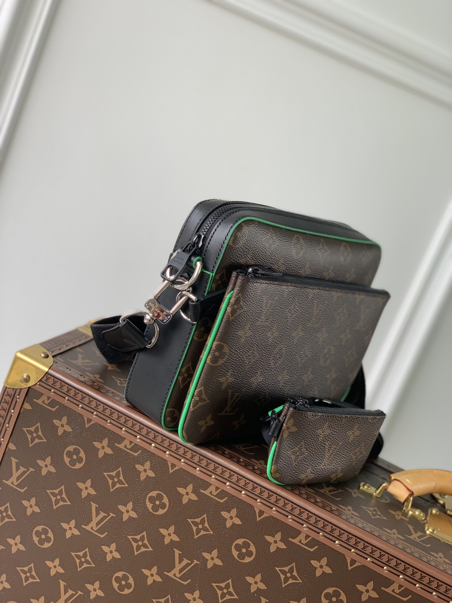 l0*is V*t0ntrio handbag-25*18.5*7cm