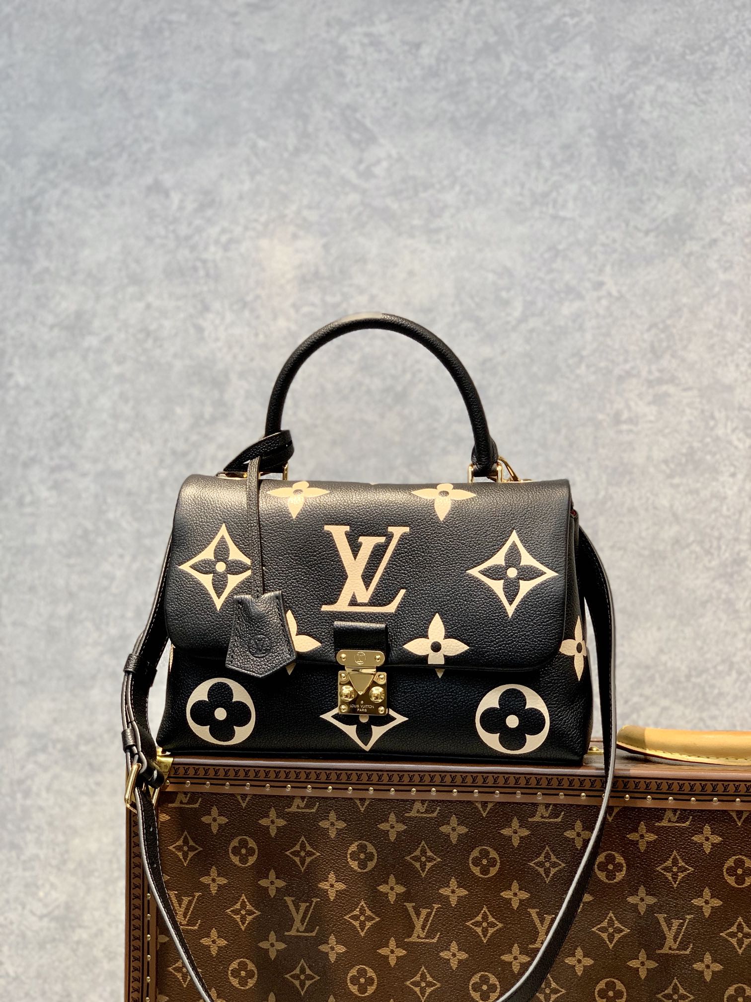 l0*is V*t0n madeleine handbag-30.0 x 19.5 x 11cm
