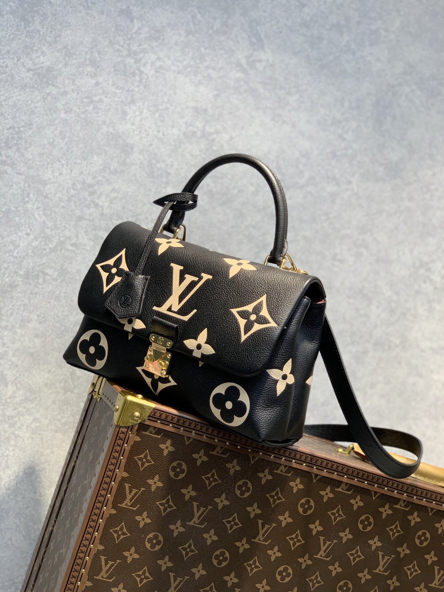 l0*is V*t0n madeleine handbag-30.0 x 19.5 x 11cm