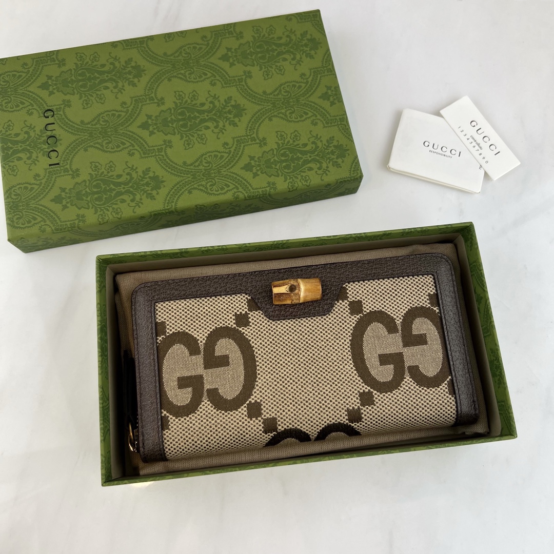 G*u*i wallet-19x10.5x2cm